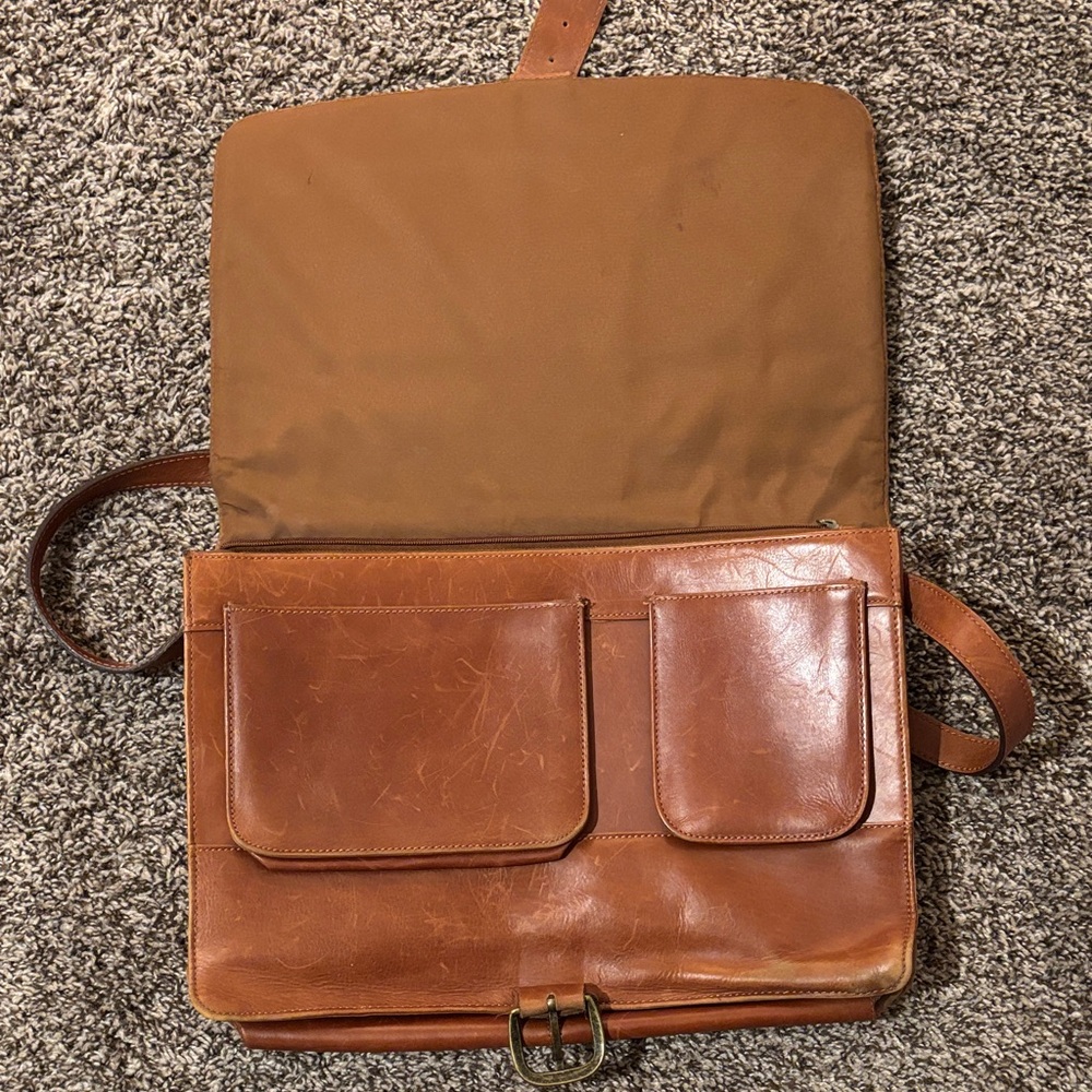 Classic Brown Leather Messenger Bag - Picture 3 of 12